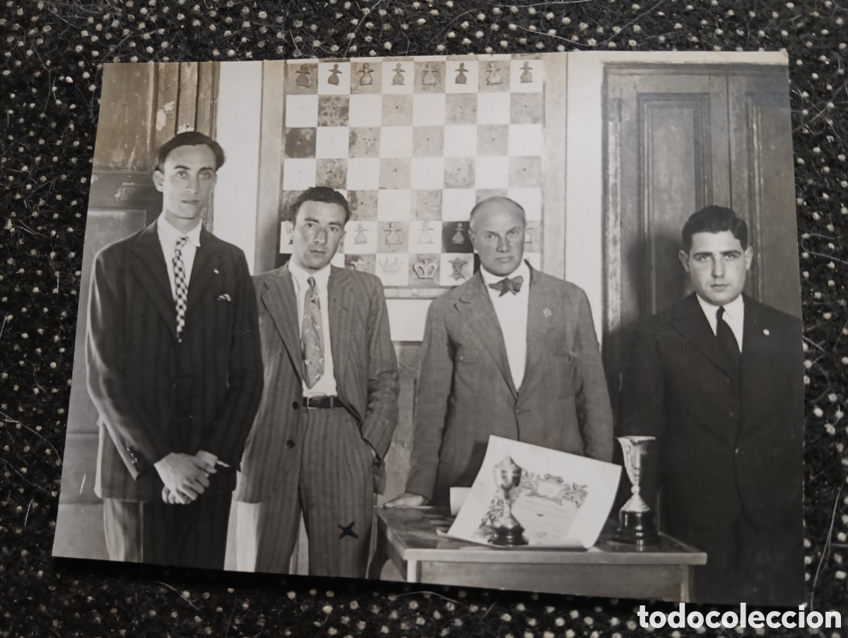 Fotograf&iacute;a antigua: Fotograf&iacute;a de 21 agosto 1932 de la entrega de la Federacion Catalana de Ajedrez (Escacs) local Orfe&oacute;