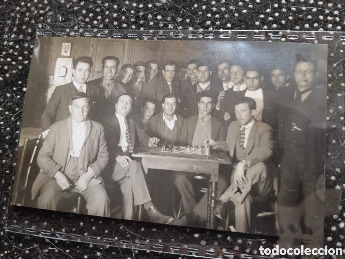 Fotograf&iacute;a antigua: 1933 Fotograf&iacute;a del reparto de premios del curso mar&iacute;timo de Ajedrez, Badalona, partidas a ciegas, m