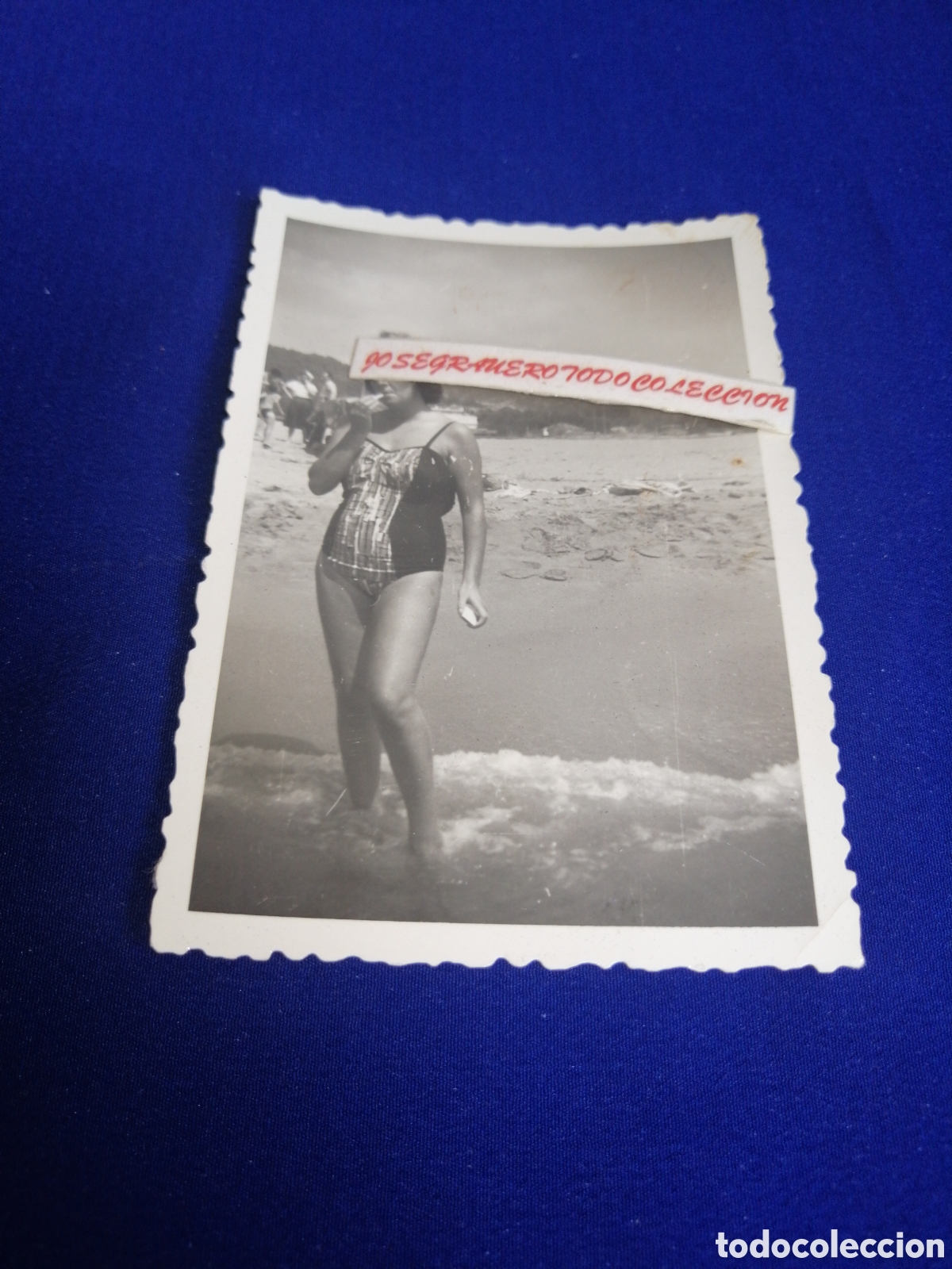 Fotograf&iacute;a antigua: PLAYA MODELOEN BA&Ntilde;ADOR FUMANDO Y POSANDO FOTOGRAF&Iacute;A ANTIGUA SIGLO PASADO