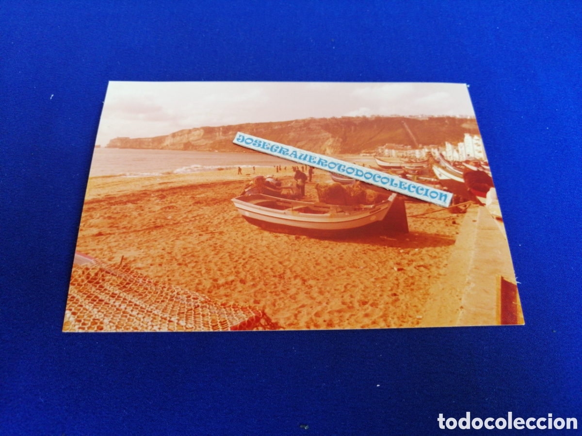 Fotograf&iacute;a antigua: NAZARET (PORTUGAL) A&Ntilde;O 1978 BARCAS EN LA PLAYA FOTOGRAF&Iacute;A ANTIGUA