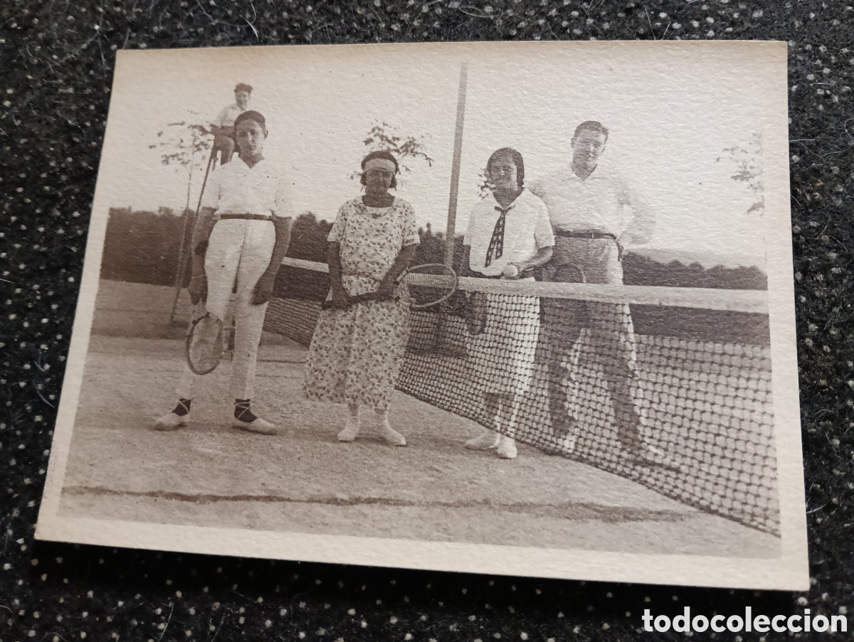 Fotograf&iacute;a antigua: 1924 - 21 de Septiembre jugando al Tenis en las pistas de Badalona