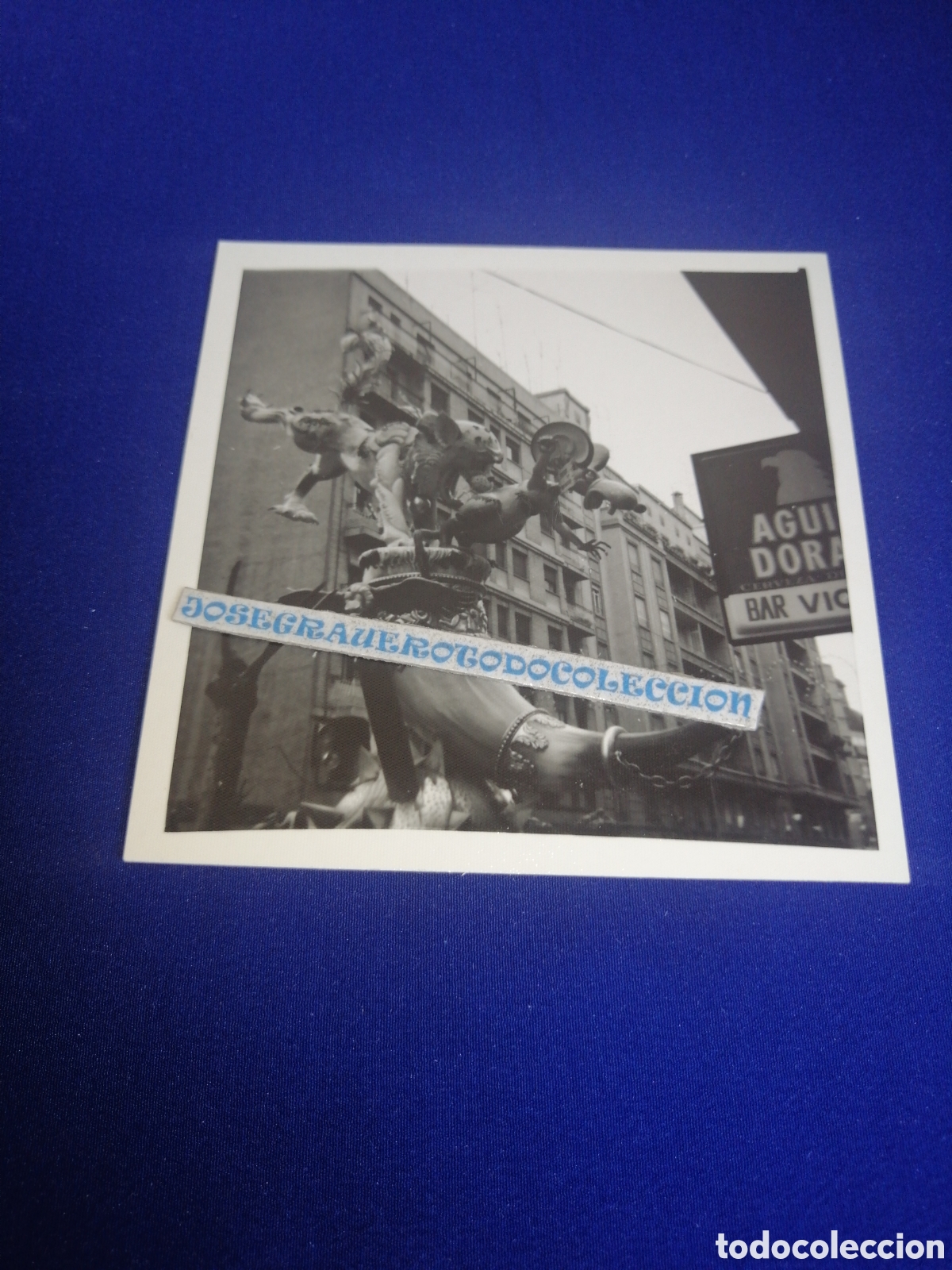 Fotograf&iacute;a antigua: FALLA SAN IGNACIO DE LOYOLA - A&Ntilde;O 1975 ARTISTA FRANCISCO TOM&Aacute;S (PAQUITO) CERVEZA AGUILA CARTEL