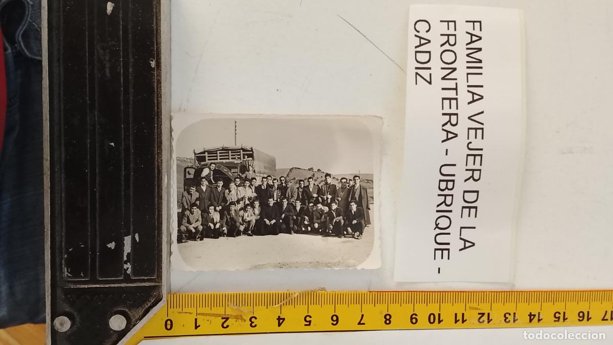 Fotograf&iacute;a antigua: FOTOGRAFIA ANTIGUA VEJER DE LA FRONTERA CADIZ - FAMILIA VEJER UBRIQUE - CAMION MILITAR