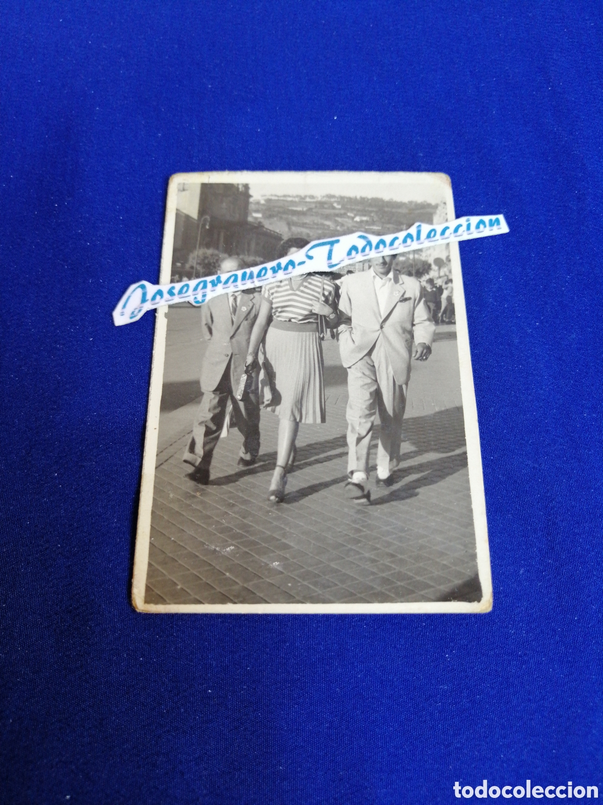 Fotograf&iacute;a antigua: SAN SEBASTI&Aacute;N (PA&Iacute;S VASCO) PASEO DE LA CONCHA A&Ntilde;O 1950 MODELOS POSANDO