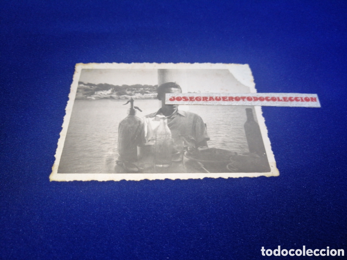 Fotograf&iacute;a antigua: PALMA DE MALLORCA - RESTAURANTE PORTO CRISTO A&Ntilde;O 1949 MODELO POSANDO CON SIF&Oacute;N FOTOGRAF&Iacute;A ANTIGUA