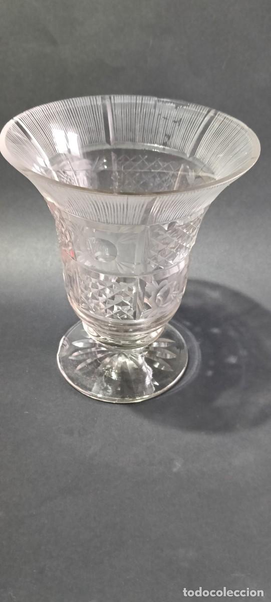 Fotograf&iacute;a antigua: Antiguo florero / copa de cristal tallado y grabado a la muela - Finales S. XIX / Principios S. XX (