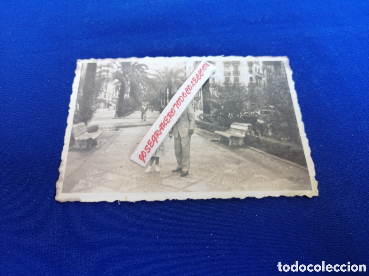 Fotograf&iacute;a antigua: VALENCIA - GRAN V&Iacute;A - JARD&Iacute;N CON MODELOS FOTOGRAF&Iacute;A ANTIGUA SIGLO PASADO