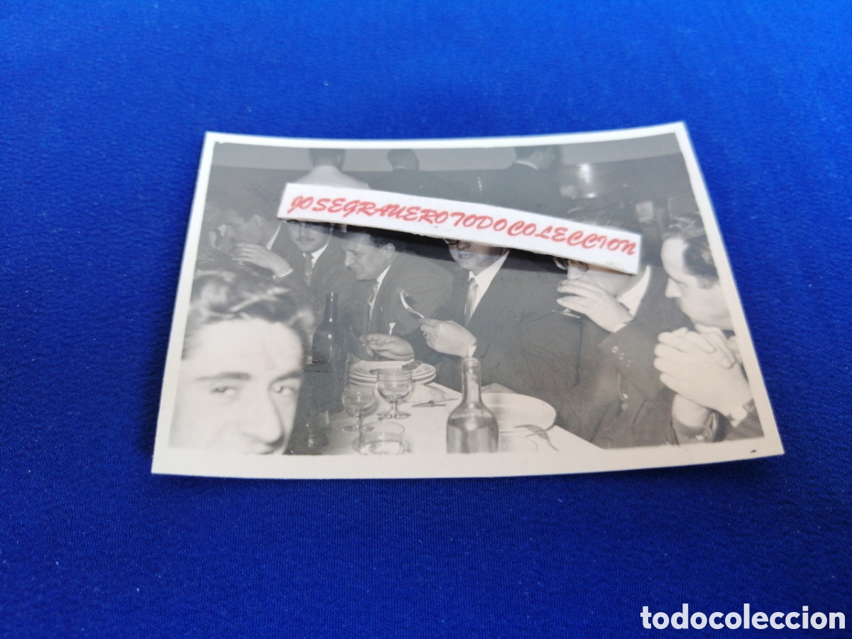 Fotograf&iacute;a antigua: MODELOS POSANDO RESTAURANTE A&Ntilde;O 1950 FOTOGRAF&Iacute;A ANTIGUA SIGLO PASADO SELLO FOTOGR&Aacute;FICO VEGAS (&Aacute;VILA)