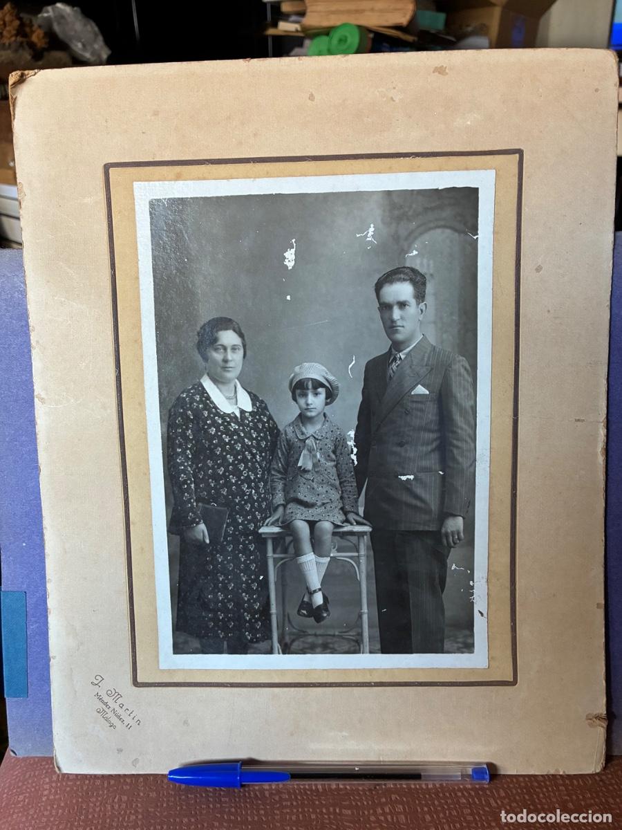 Fotograf&iacute;a antigua: M&Aacute;LAGA FOTO FAMILIA FOTOG J. MARTIN 23 x 15,5 CM