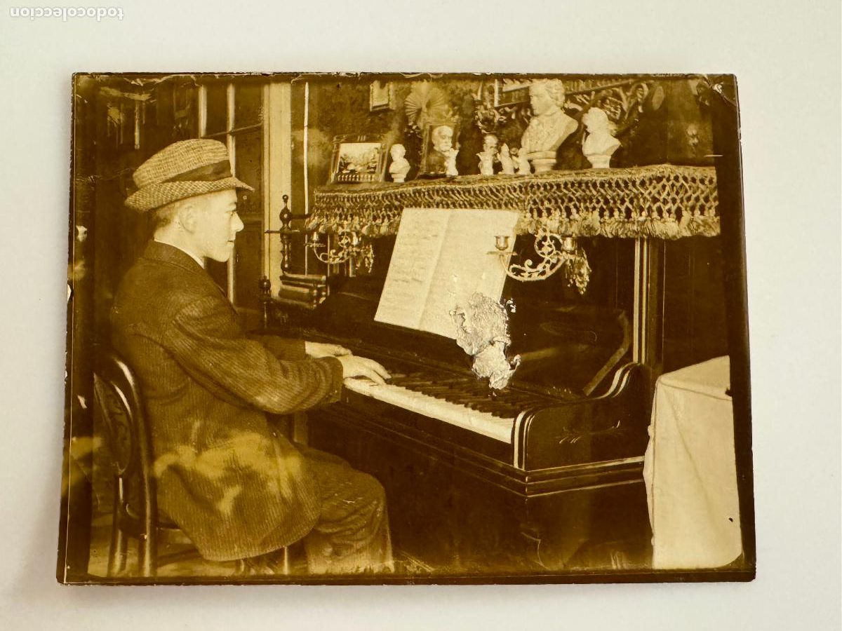 Fotograf&iacute;a antigua: EL HOMBRE AL PIANO - FOTOGRAFIA B. PUIG - FOTOGRAFIA ANTIGUA -(116.423)