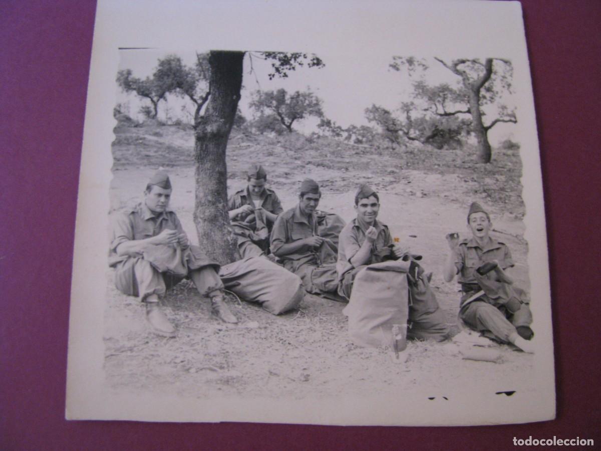 Fotograf&iacute;a antigua: FOTO DE MILITARES. 9X8,5 CM