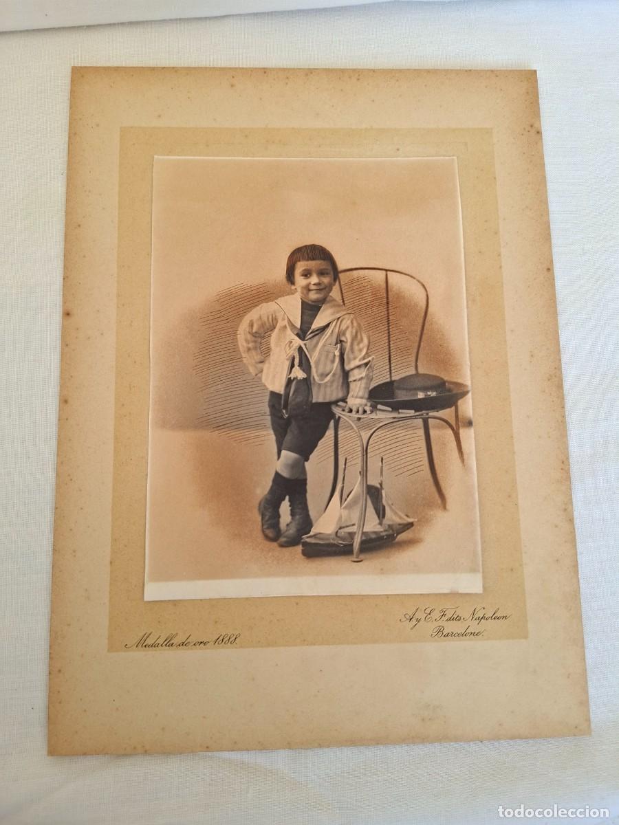 Fotograf&iacute;a antigua: BARCELONA. Fotograf&iacute;a A. y EF NAPOLE&Oacute;N.. Retrato ni&ntilde;o con barquito