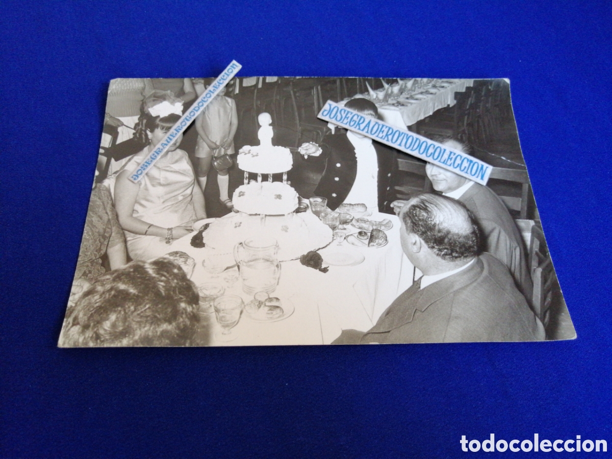 Fotograf&iacute;a antigua: MODELOS POSANDO BANQUETE COMUNI&Oacute;N TARTA FOTO ANTIGUA SIGLO PASADO SELLO FOTOS ISIDORO (VALENCIA)