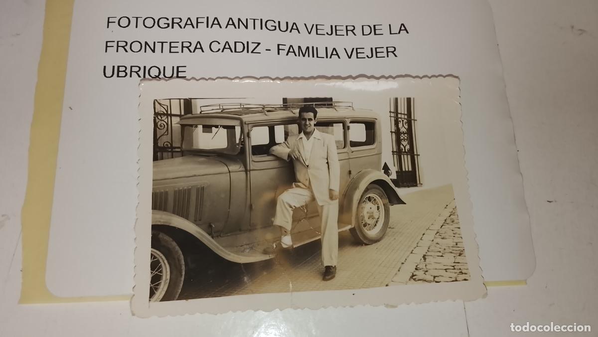 Fotograf&iacute;a antigua: FOTOGRAFIA ANTIGUA VEJER DE LA FRONTERA CADIZ - FAMILIA VEJER UBRIQUE - 1953 GRAN COCHE