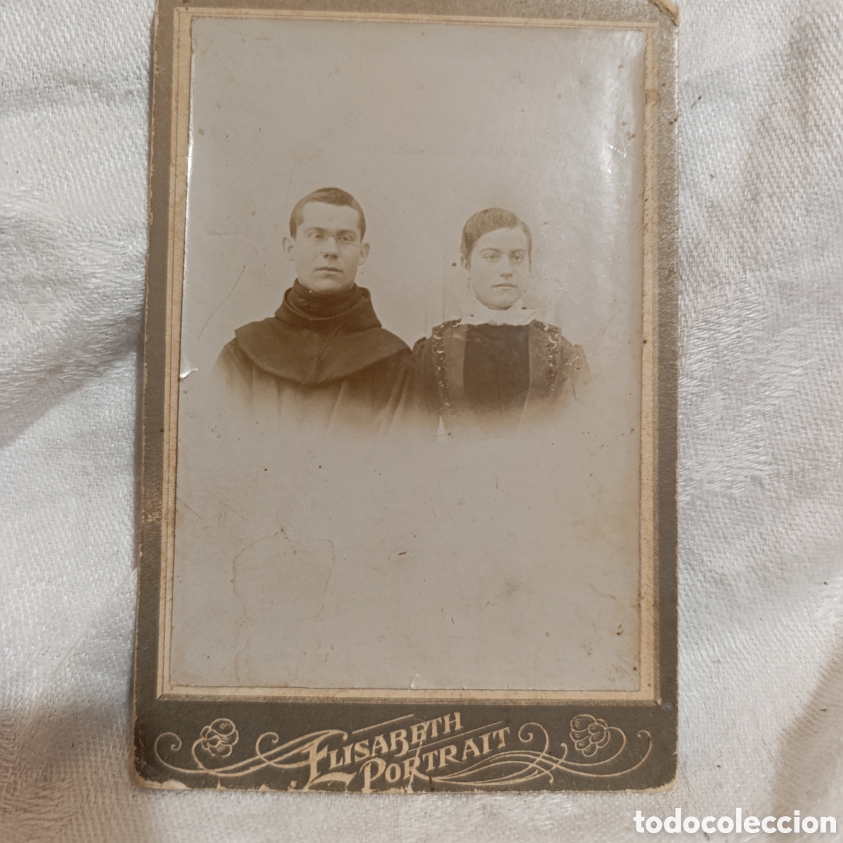Fotograf&iacute;a antigua: Fotograf&iacute;a Antigua cl&eacute;rigo, albumina Siglo XIX - Tarjeta de Gabinete - &rdquo;Elisabeth Portrait&rdquo;
