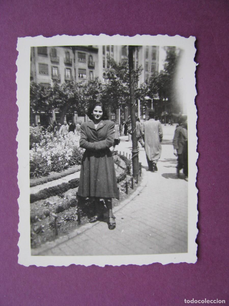 Fotograf&iacute;a antigua: PEQUE&Ntilde;A FOTO DE HUESCA? FINALES DE LOS A&Ntilde;OS 1940 PRINCIPIO 1950. 6X4,5 CM