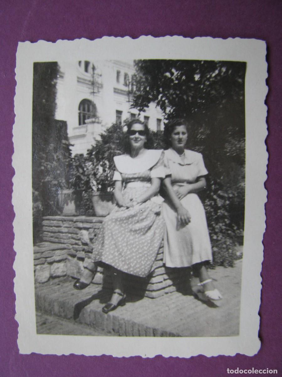 Fotograf&iacute;a antigua: PEQUE&Ntilde;A FOTO DE MALAGA. FINALES DE LOS A&Ntilde;OS 1940 PRINCIPIO 1950. 6,5X5 CM