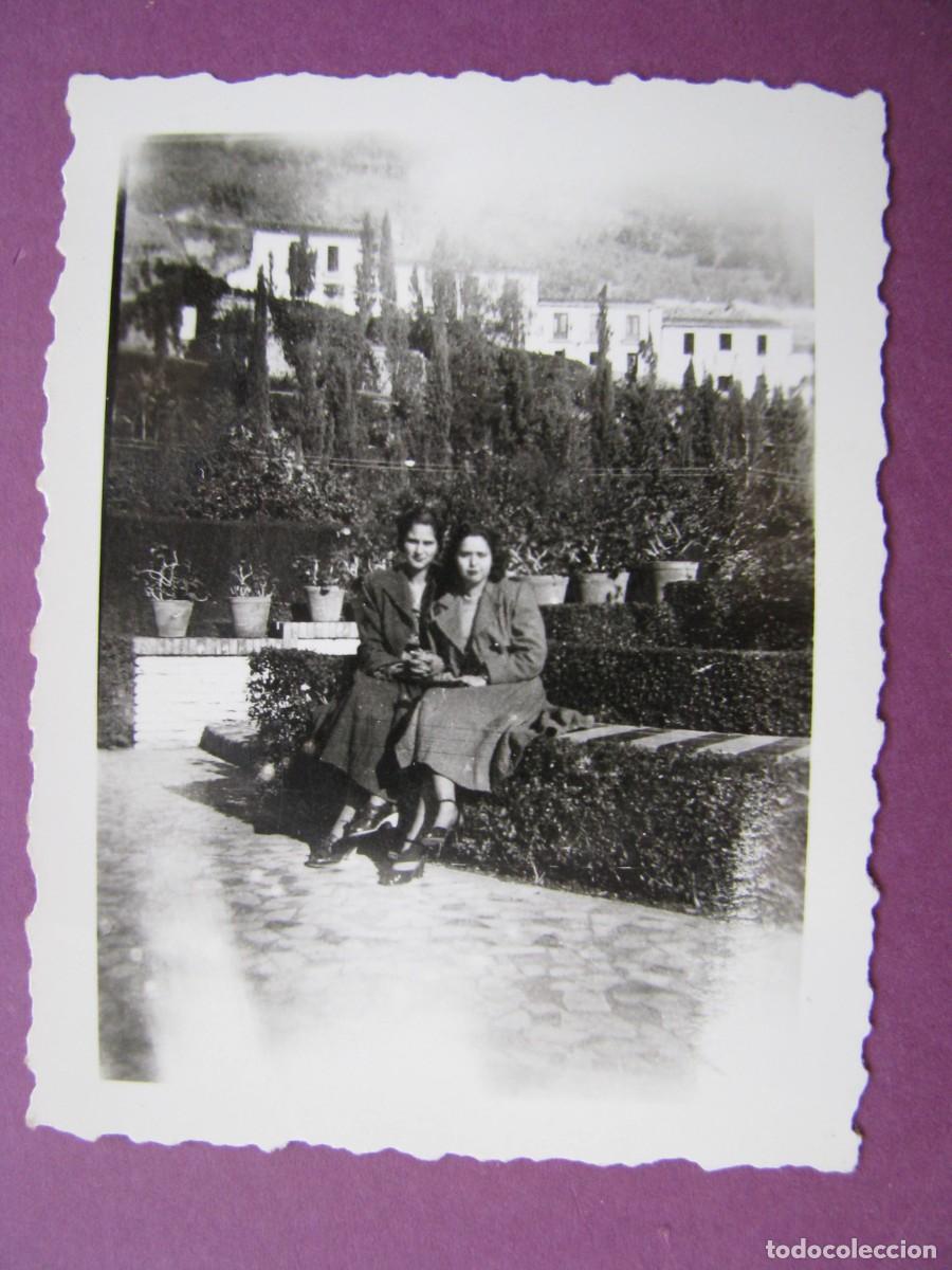 Fotograf&iacute;a antigua: PEQUE&Ntilde;A FOTO DE MALAGA. FINALES DE LOS A&Ntilde;OS 1940 PRINCIPIO 1950. 6,5X5 CM