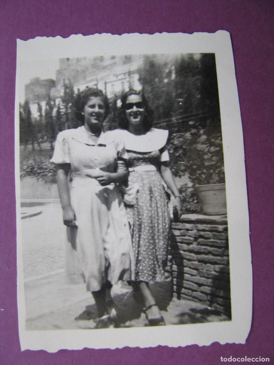 Fotograf&iacute;a antigua: PEQUE&Ntilde;A FOTO DE MALAGA. FINALES DE LOS A&Ntilde;OS 1940 PRINCIPIO 1950. 6,5X5 CM