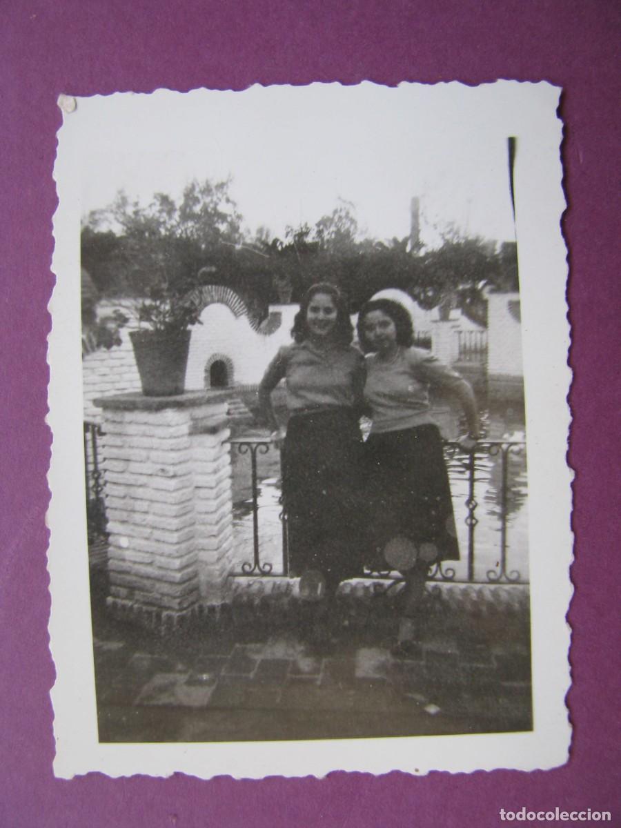 Fotograf&iacute;a antigua: PEQUE&Ntilde;A FOTO DE MALAGA. FINALES DE LOS A&Ntilde;OS 1940 PRINCIPIO 1950. 6,5X5 CM