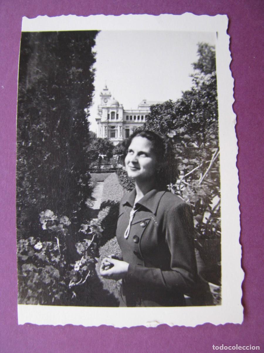 Fotograf&iacute;a antigua: PEQUE&Ntilde;A FOTO DE MALAGA. FINALES DE LOS A&Ntilde;OS 1940 PRINCIPIO 1950. 6,5X5 CM