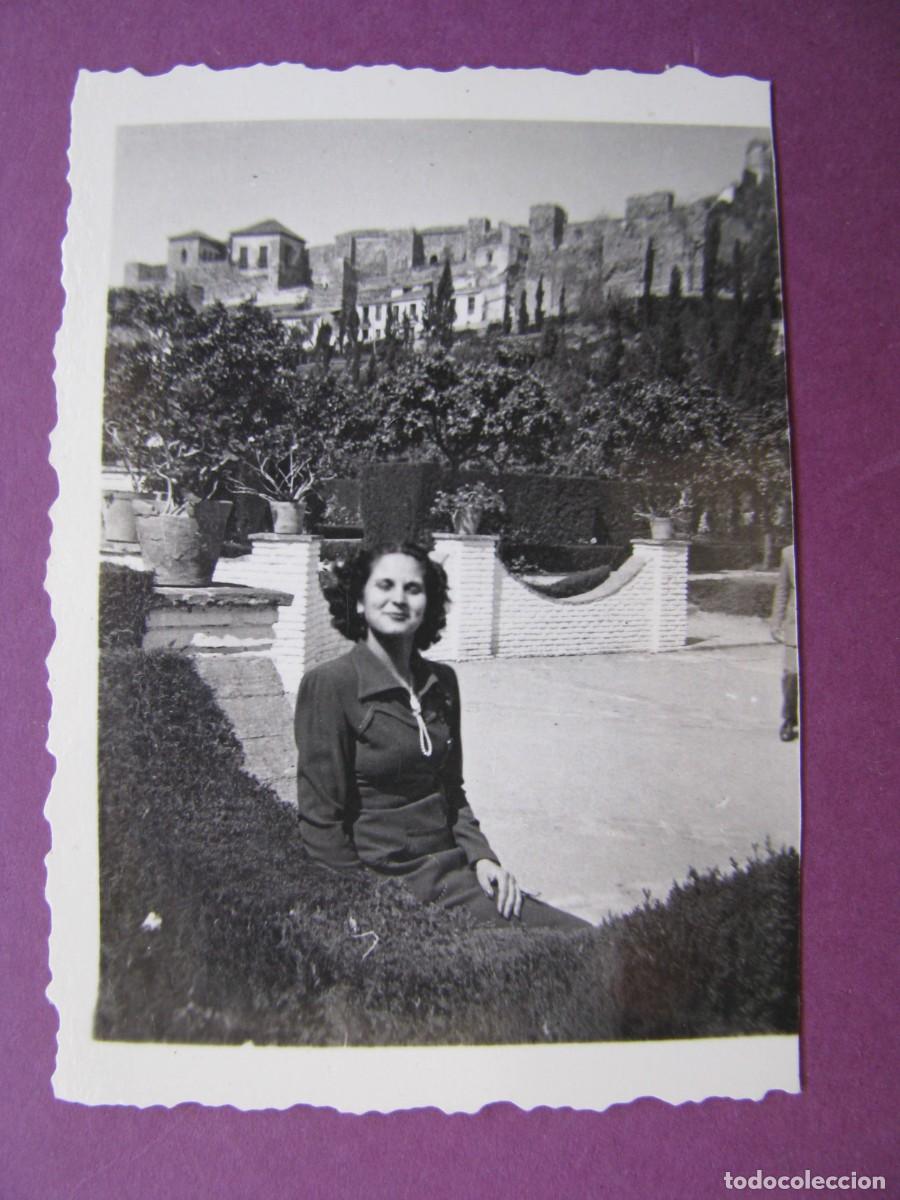 Fotograf&iacute;a antigua: PEQUE&Ntilde;A FOTO DE MALAGA. FINALES DE LOS A&Ntilde;OS 1940 PRINCIPIO 1950. 6,5X5 CM