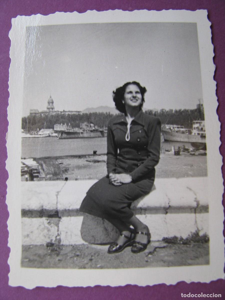 Antique Photography: PEQUE&Ntilde;A FOTO DE MALAGA, EN EL PUERTO. FINALES DE LOS A&Ntilde;OS 1940 PRINCIPIO 1950. 6,5X5 CM