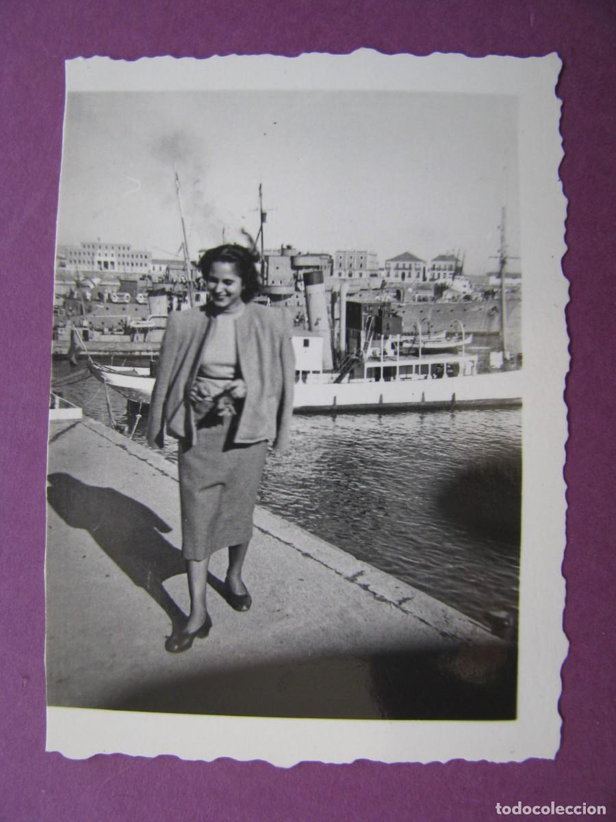 Antique Photography: PEQUE&Ntilde;A FOTO DE MALAGA, EN EL PUERTO. FINALES DE LOS A&Ntilde;OS 1940 PRINCIPIO 1950. 6,5X5 CM