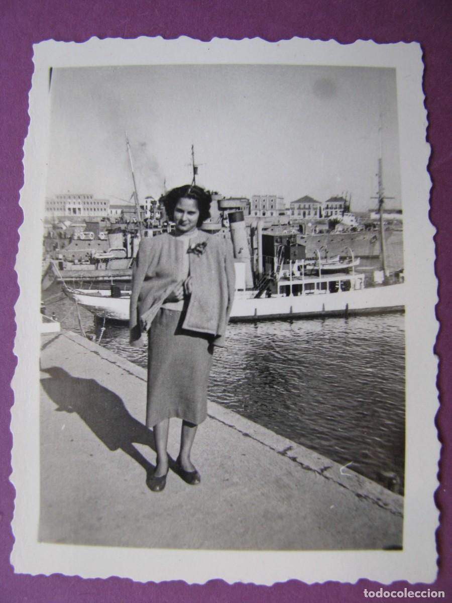Antique Photography: PEQUE&Ntilde;A FOTO DE MALAGA, EN EL PUERTO. FINALES DE LOS A&Ntilde;OS 1940 PRINCIPIO 1950. 6,5X5 CM