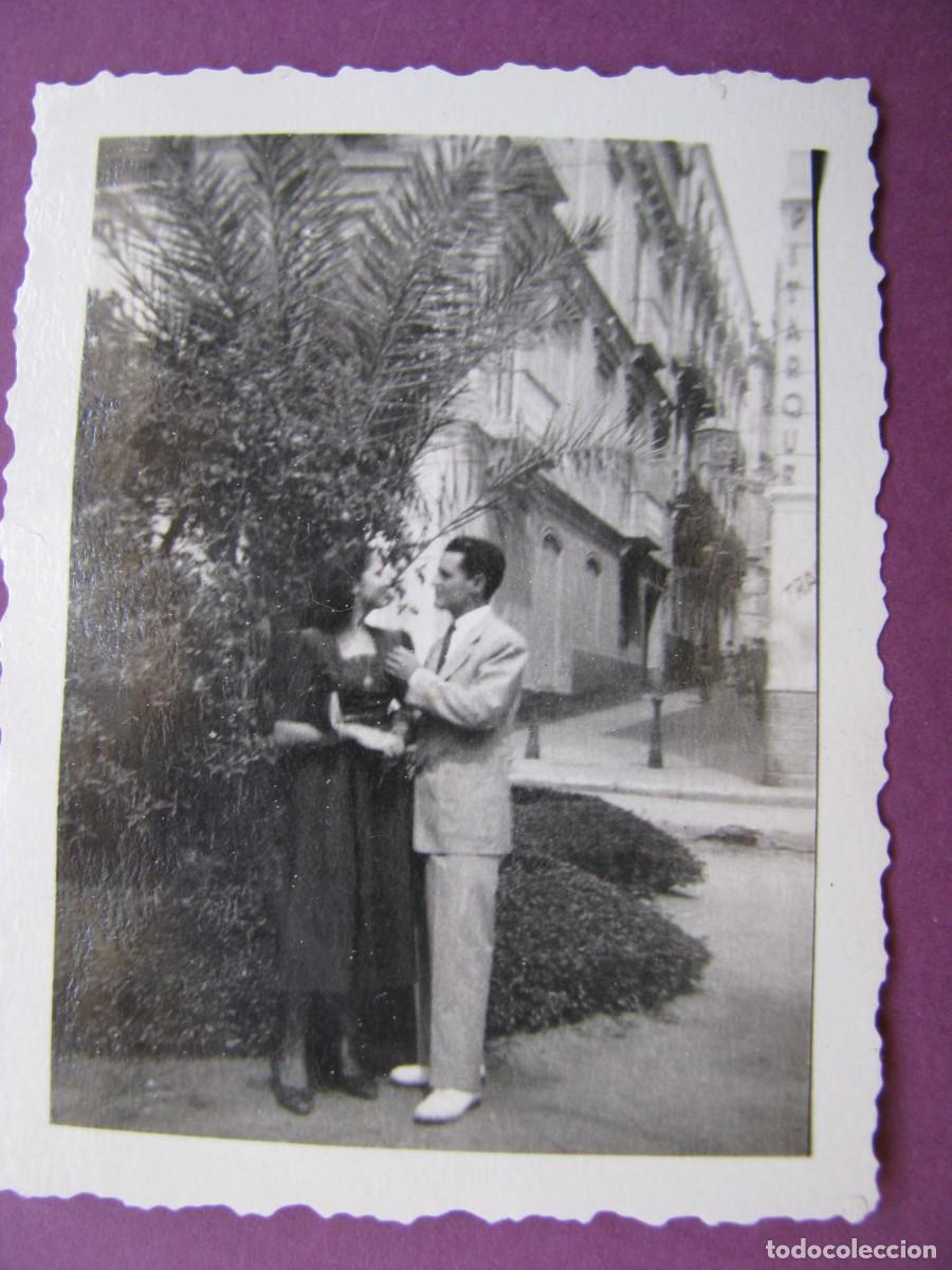 Fotograf&iacute;a antigua: PEQUE&Ntilde;A FOTO DE MALAGA? FINALES 1940 PRINCIPIO 1950. 6,5X5 CM