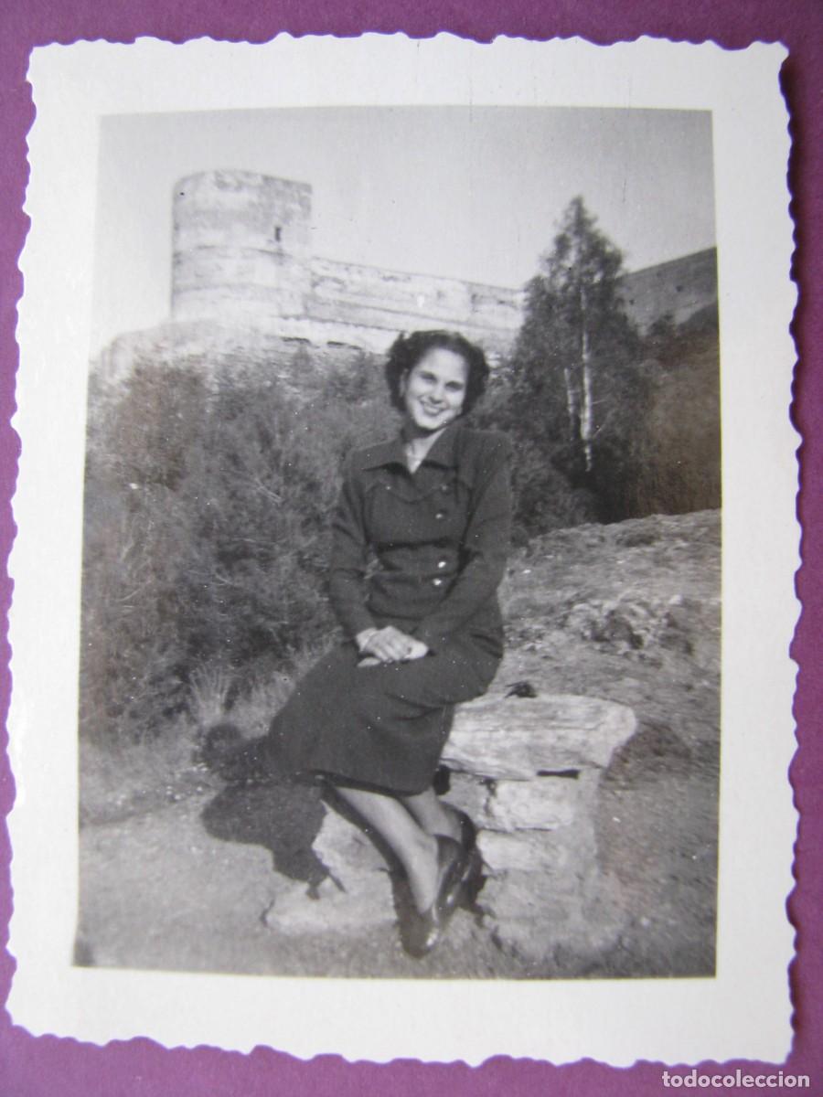 Fotograf&iacute;a antigua: PEQUE&Ntilde;A FOTO DE MALAGA? FINALES 1940 PRINCIPIO 1950. 6,5X5 CM