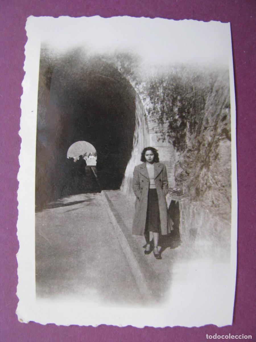 Fotograf&iacute;a antigua: PEQUE&Ntilde;A FOTO DE MALAGA? FINALES 1940 PRINCIPIO 1950. 6,5X5 CM