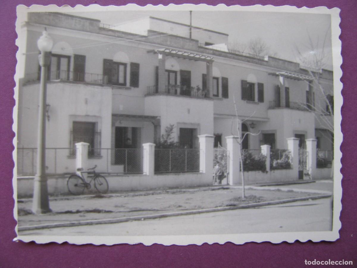 Fotograf&iacute;a antigua: FOTO DE MALAGA? FINALES 1940 PRINCIPIO 1950. 7,5X5,5 CM