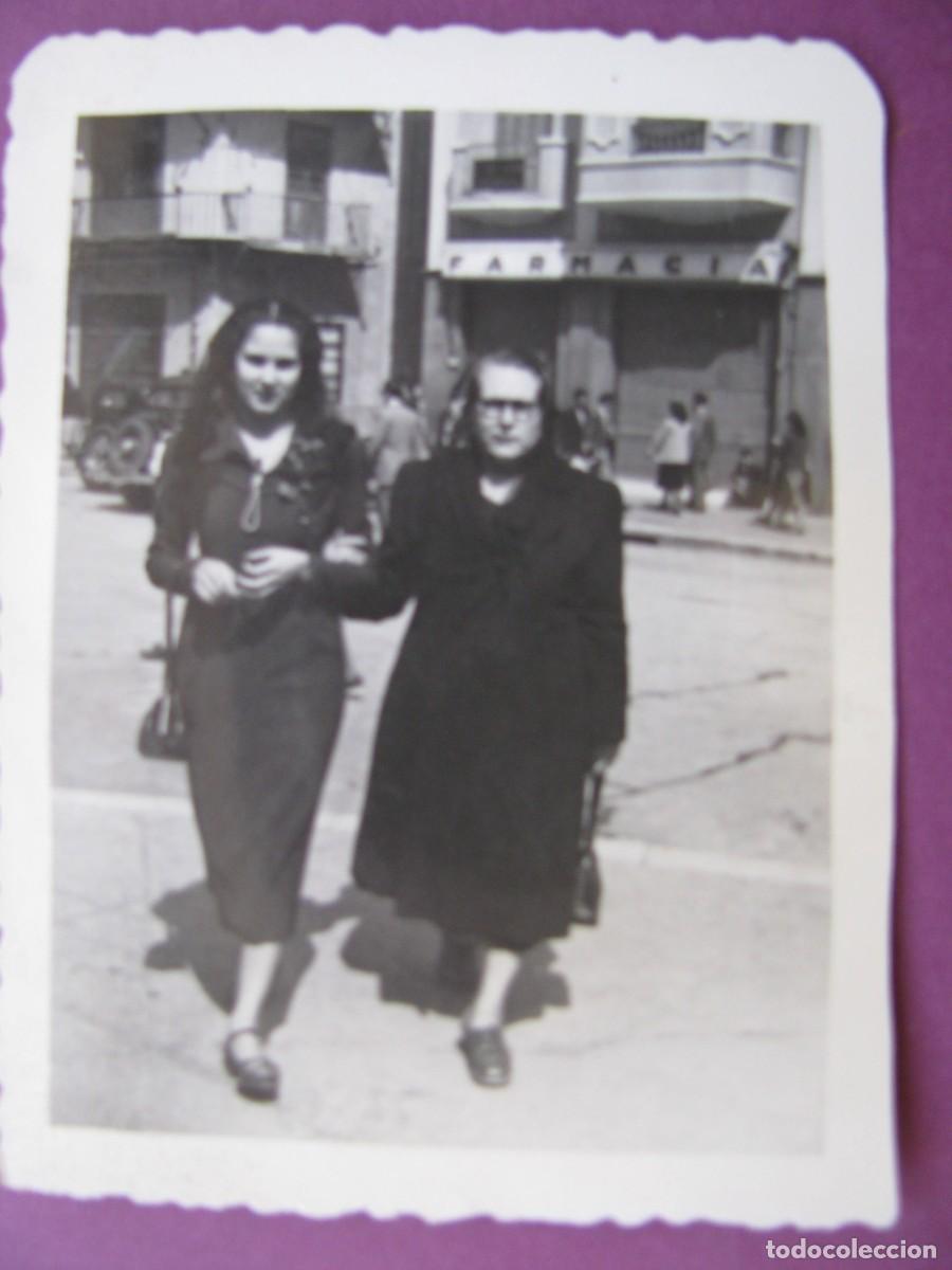 Fotograf&iacute;a antigua: FOTO DE MALAGA? FINALES 1940 PRINCIPIO 1950. 7,5X5,5 CM