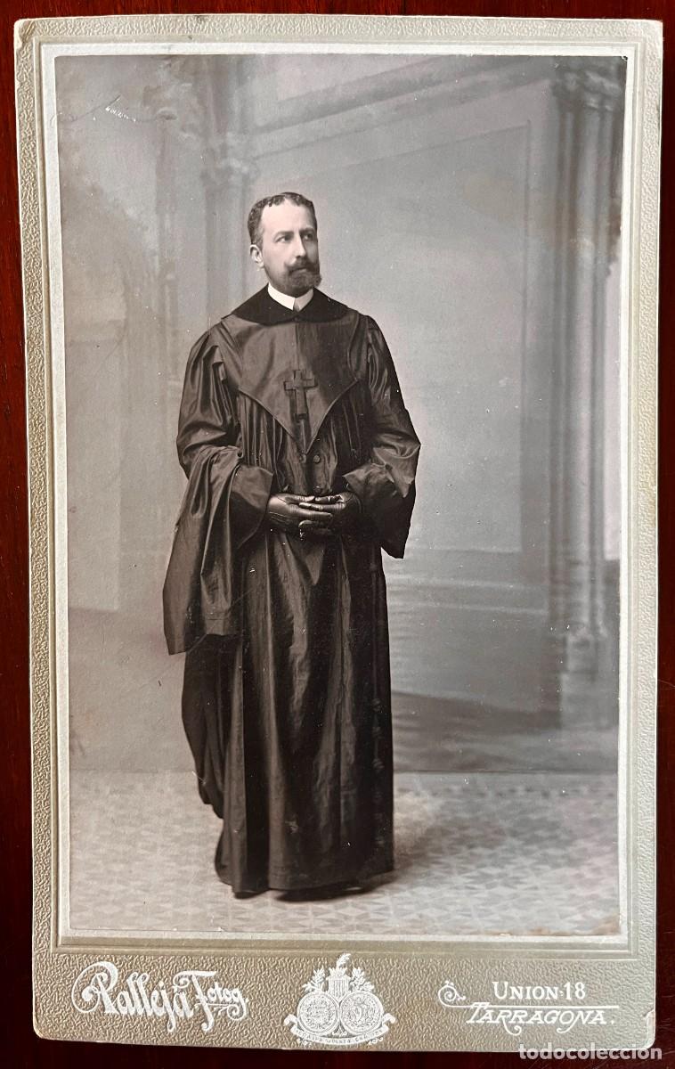 Antique Photography: TARRAGONA SIGLO XIX, RETRATO DE ECLESI&Aacute;STICO, FOTOGRAF&Iacute;A PALLEJ&Aacute;, UNI&Oacute;N 18, GRAN FORMATO