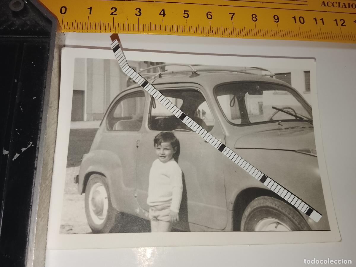 Fotografia antica: FOTOGRAFIA ANTIGUA FAMILIA VEJER - UBRIQUE - CADIZ - NI&Ntilde;O COCHE SEAT ESCARABAJO