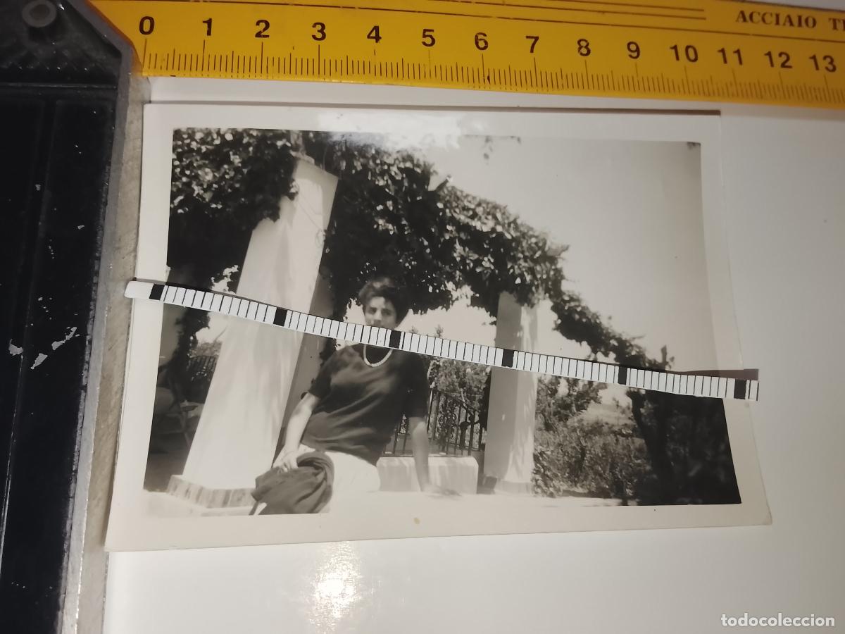 Fotograf&iacute;a antigua: FOTOGRAFIA ANTIGUA FAMILIA VEJER - UBRIQUE - CADIZ - JOVEN EN PORCHE