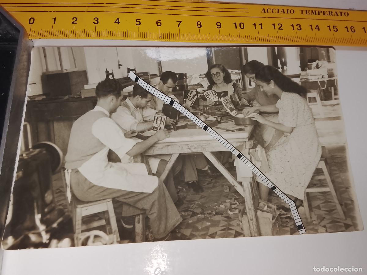 Fotograf&iacute;a antigua: FOTOGRAFIA ANTIGUA FAMILIA VEJER - UBRIQUE - CADIZ - TALLER DE COSTURA
