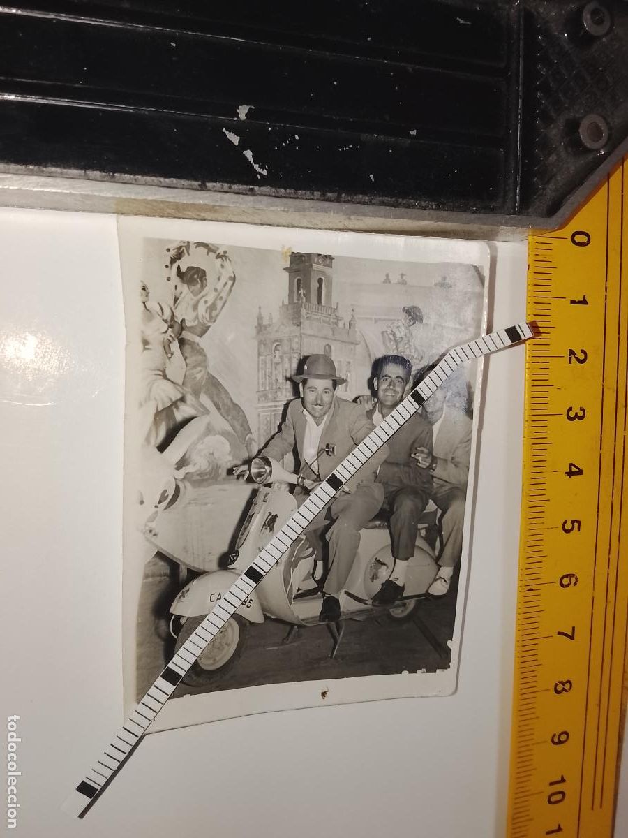 Fotograf&iacute;a antigua: FOTOGRAFIA ANTIGUA FAMILIA VEJER - UBRIQUE - CADIZ - AMIGOS MOTOS VESPA