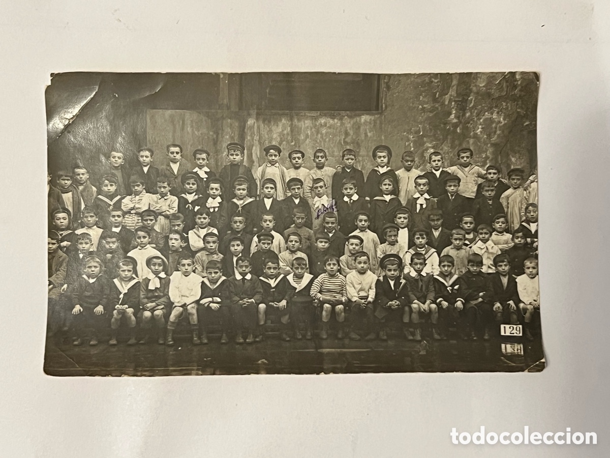Fotograf&iacute;a antigua: BILBAO. Recuerdo escolar. La Escuela Unitaria.. Grupo de ni&ntilde;os (h.1910?) Med&iacute;das: 8,5 x 13,5 cm