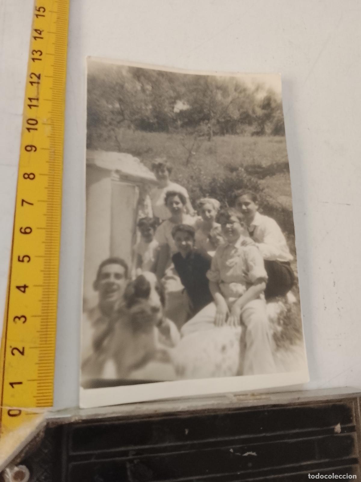Fotograf&iacute;a antigua: FOTOGRAFIA ANTIGUA FAMILIA VEJER - UBRIQUE - CADIZ - FOTO FAMILIA CON PERRO 1955