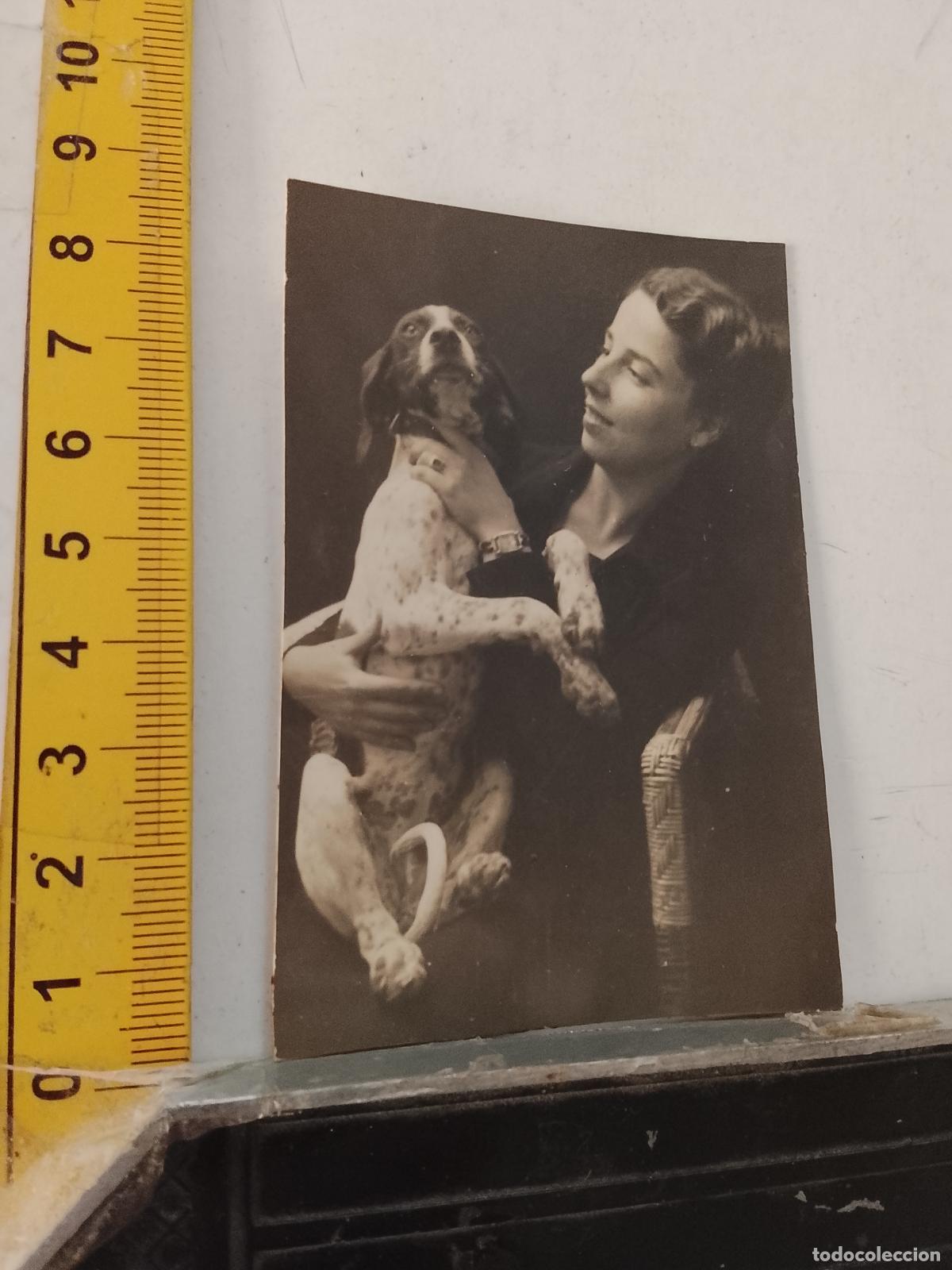 Fotograf&iacute;a antigua: FOTOGRAFIA ANTIGUA FAMILIA VEJER - UBRIQUE - CADIZ - FOTO se&ntilde;orita con su perro