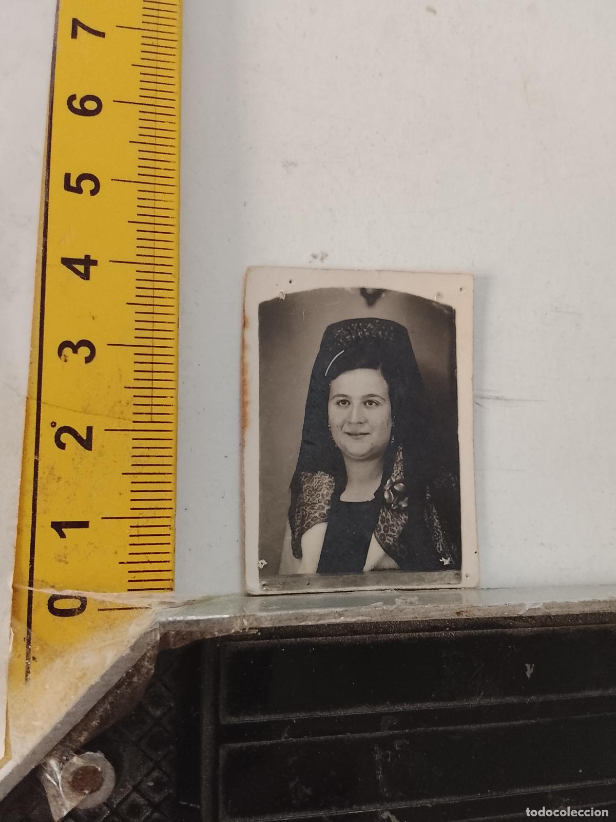 Fotograf&iacute;a antigua: FOTOGRAFIA ANTIGUA FAMILIA VEJER - UBRIQUE - CADIZ - mujer de mantilla semana santa