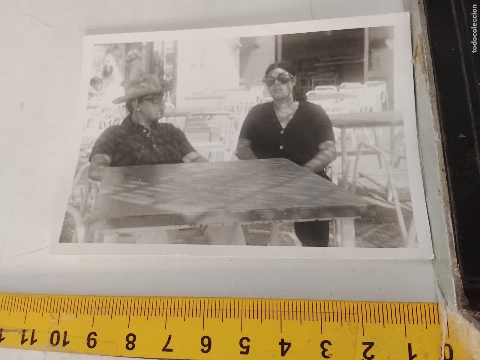 Fotograf&iacute;a antigua: FOTOGRAFIA ANTIGUA FAMILIA VEJER - UBRIQUE - CADIZ - en la terraza