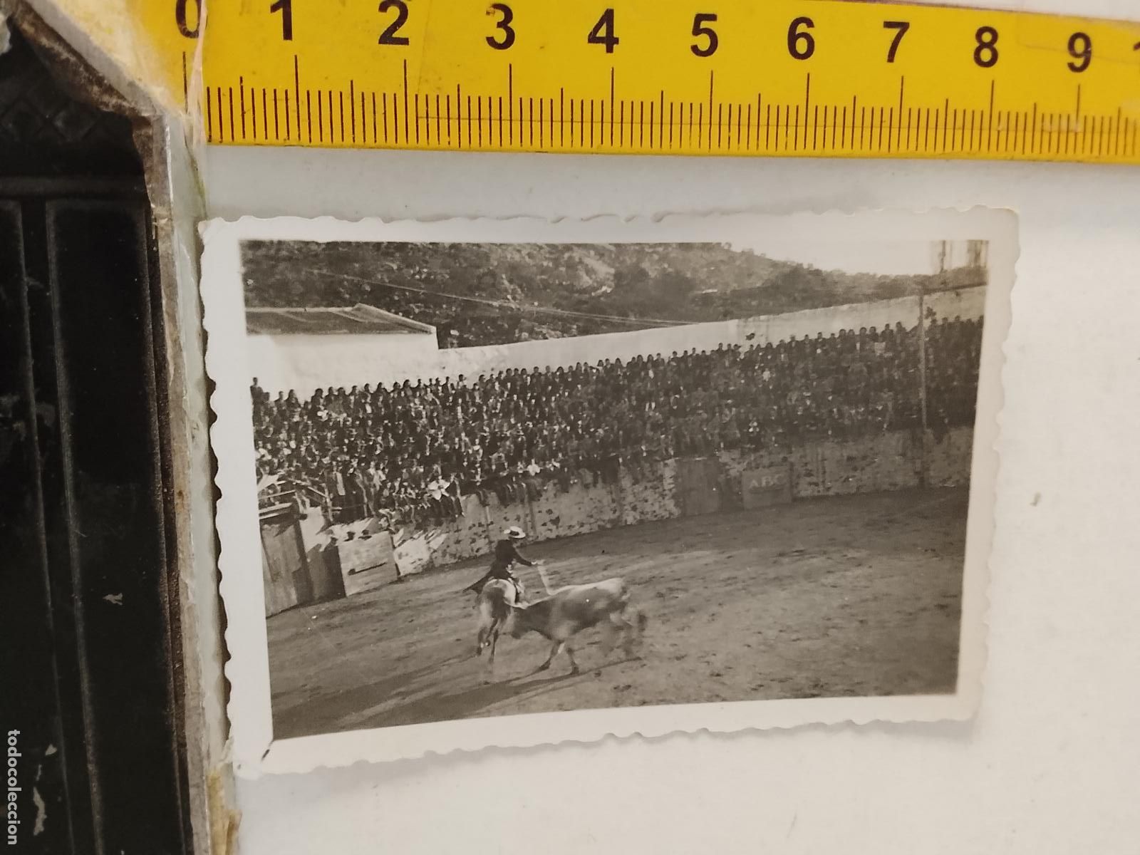 Fotograf&iacute;a antigua: FOTOGRAFIA ANTIGUA FAMILIA VEJER - UBRIQUE - CADIZ - plaza toros ubrique 1944