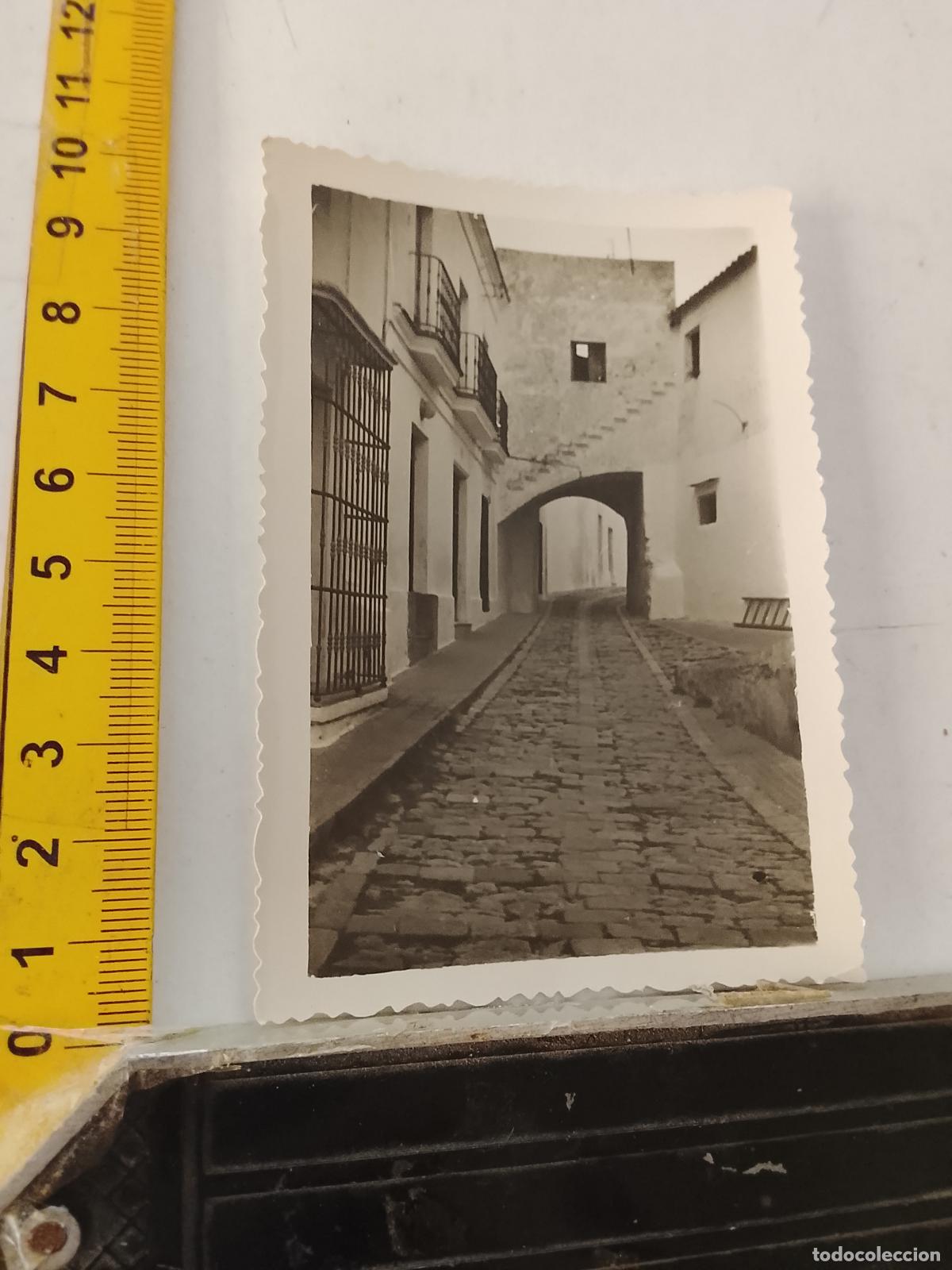 Fotograf&iacute;a antigua: FOTOGRAFIA ANTIGUA FAMILIA VEJER - UBRIQUE - CADIZ - una calle