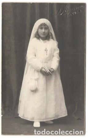 Fotograf&iacute;a antigua: FOTOGRAFIA DE NI&Ntilde;A DE COMUNION. FOTO BARRERA (SEVILLA). SOBRE 1930 TARJETA POSTAL - ALBUMINA-4228