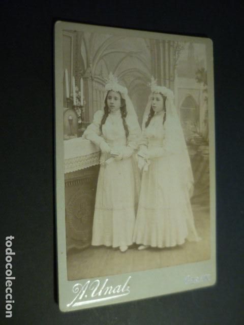 Fotografia antica: GERONA RETRATO DE NI&Ntilde;AS PRIMERA COMUNION A. UNAL FOTOGRAFO ALBUMINA 10.5 X 16.5 CM