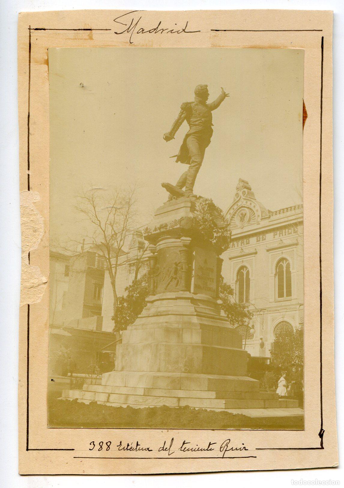Fotografia antica: Madrid. Estatua del teniente Ruiz. Plaza del Rey con teatro de Price, circa 1906