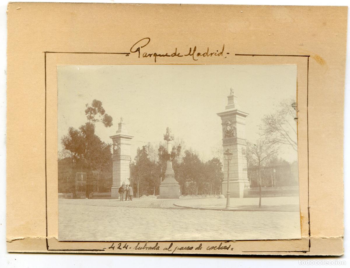 Fotografia antiga: Madrid. Parque del Retiro. Entrada al paseo de coches, circa 1906